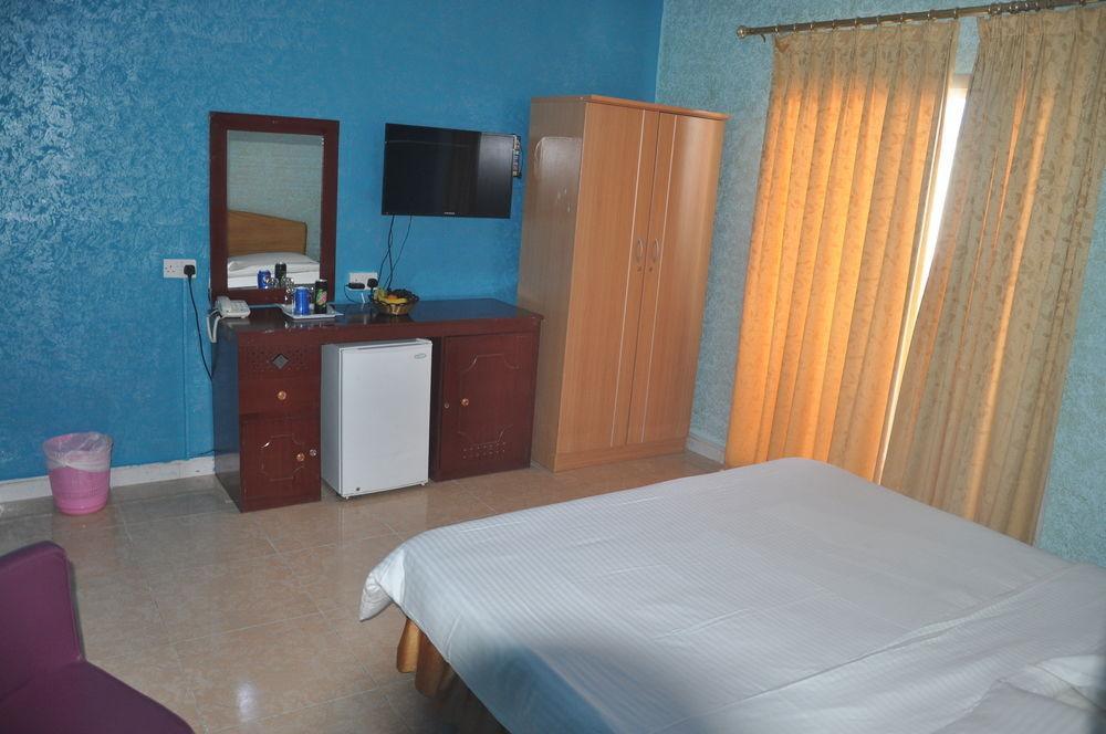 Sur Hotel *