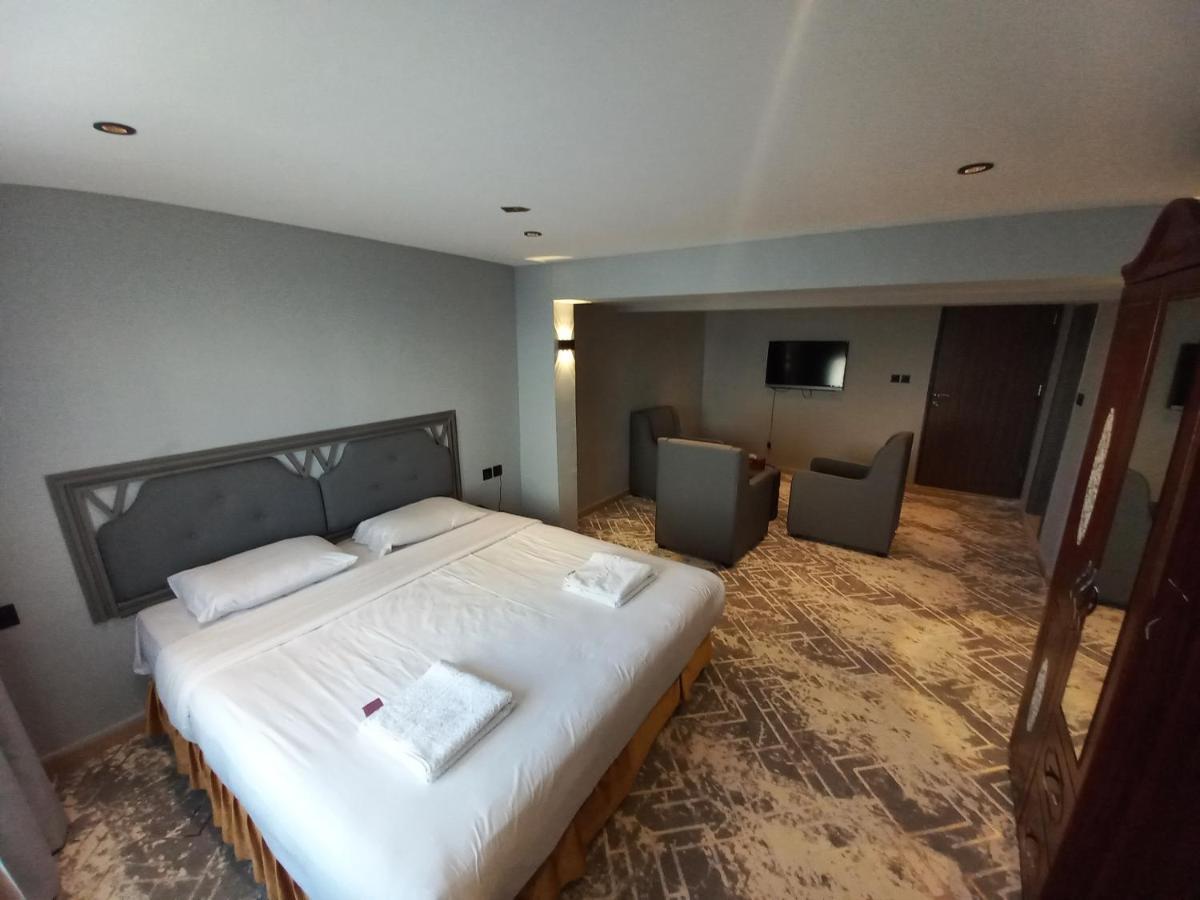 Sur Hotel *