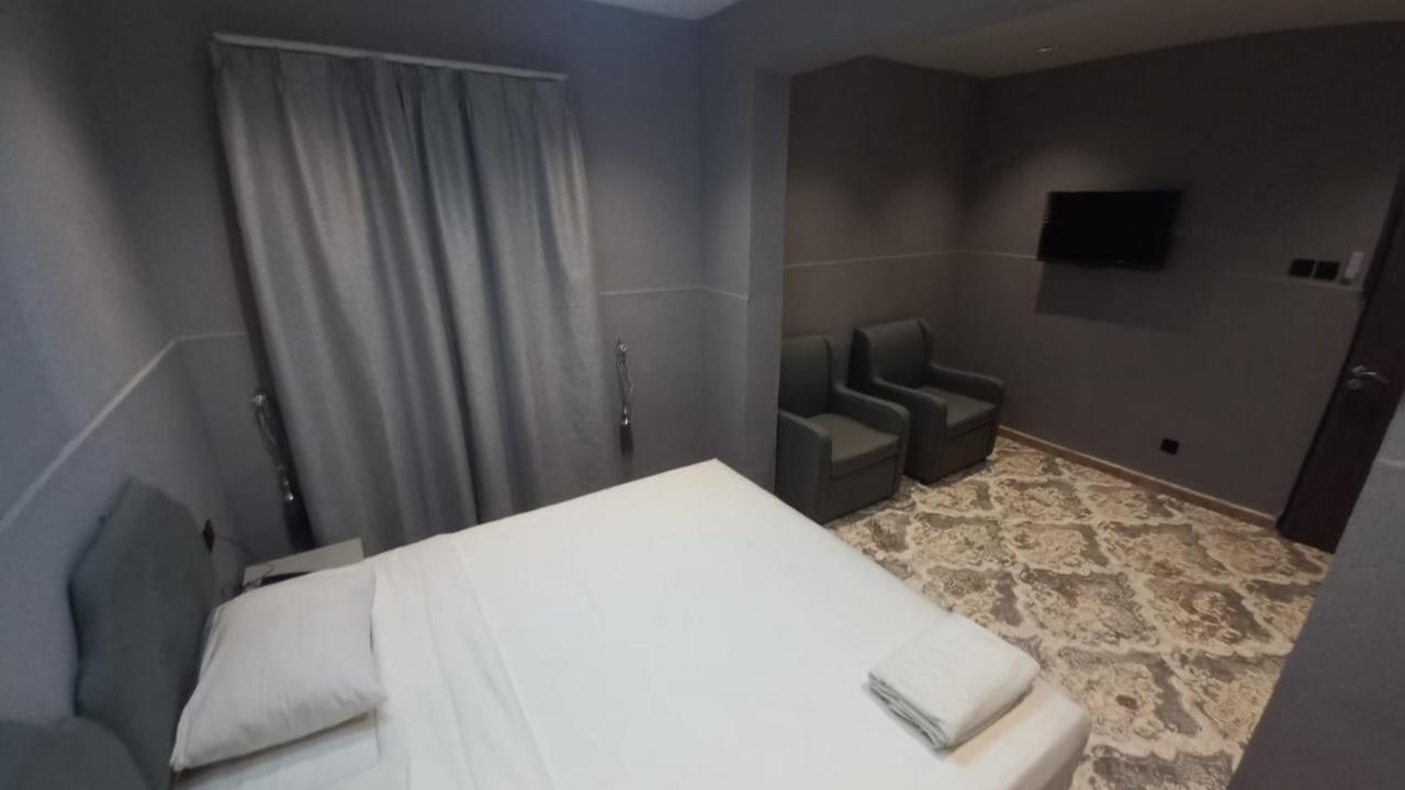 Sur Hotel *